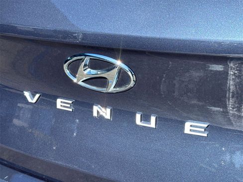 Used 2023 Hyundai Venue Limited FWD image 12