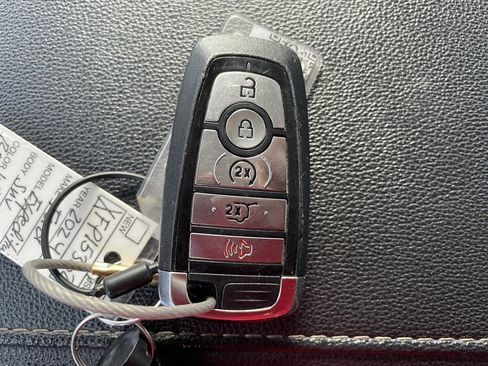 Used 2024 Ford Expedition XLT image 20