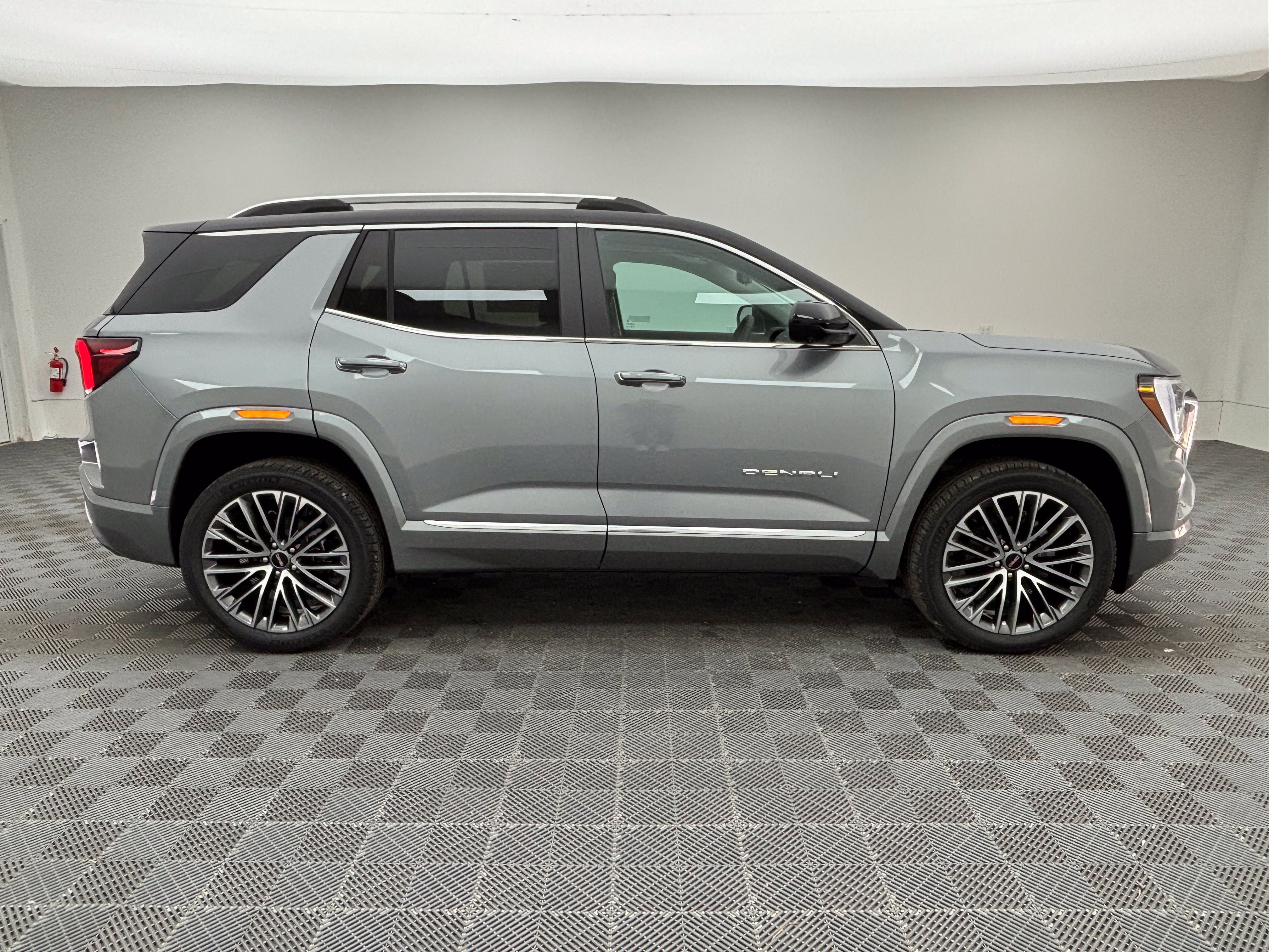 New 2027 GMC Terrain Denali w/ LPO, Floor Liner Package AWD/4WD image 9