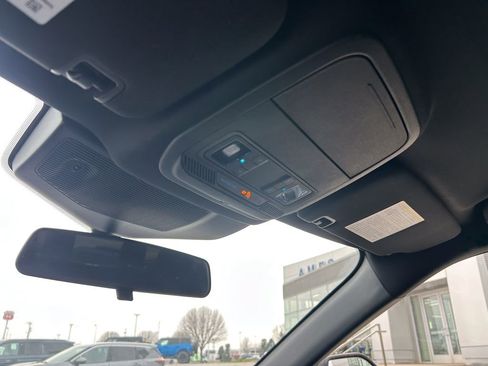 Used 2020 Ford Explorer XLT w/ Equipment Group 202A image 23