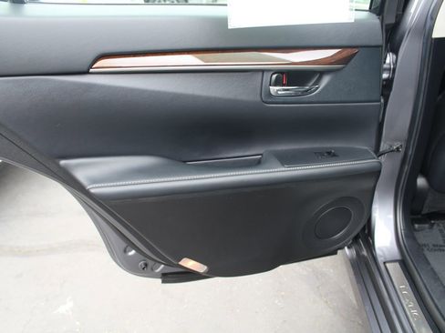 Used 2015 Lexus ES 350 w/ Luxury Package image 17