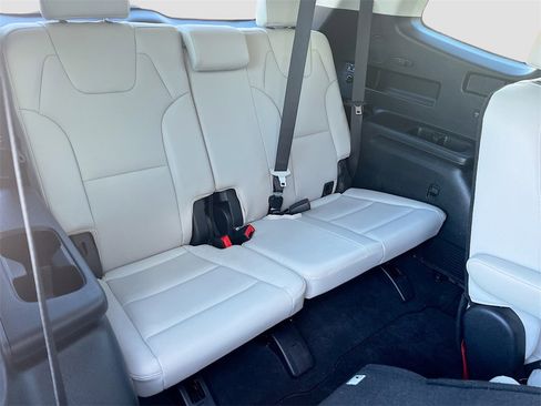 Used 2023 Kia Telluride EX w/ EX Captain's Chair Package image 28