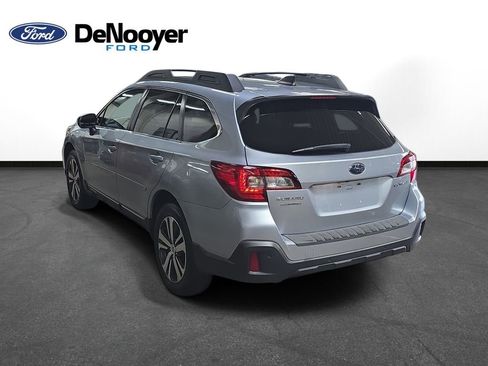 Used 2018 Subaru Outback 2.5i Limited AWD/4WD image 9