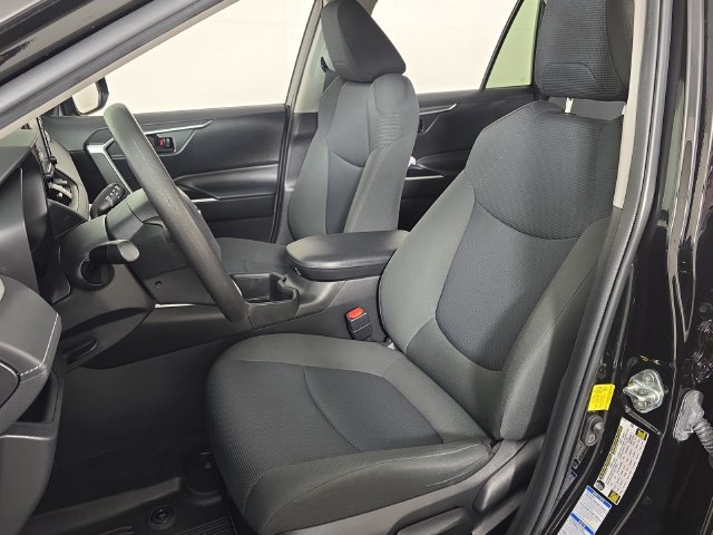 Used 2022 Toyota RAV4 LE AWD/4WD image 22