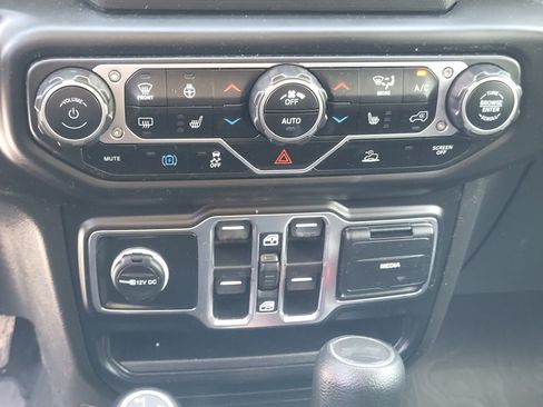 Used 2023 Jeep Wrangler Unlimited w/ Cold Weather Group AWD/4WD image 23