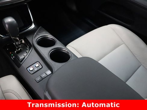 Used 2018 Toyota Avalon Limited image 18