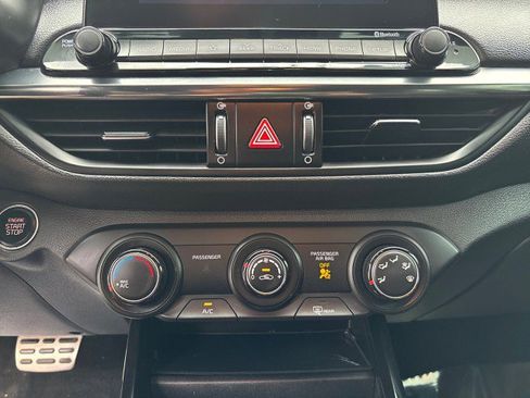 Used 2021 Kia Forte GT-Line image 18