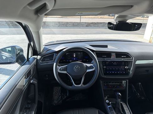 Certified 2022 Volkswagen Tiguan SE w/ Panoramic Sunroof Package image 16
