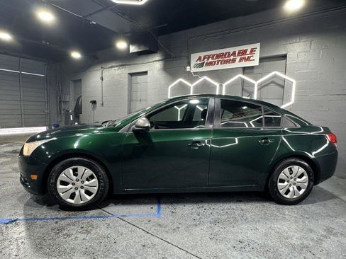 Used 2014 Chevrolet Cruze LS FWD image 2