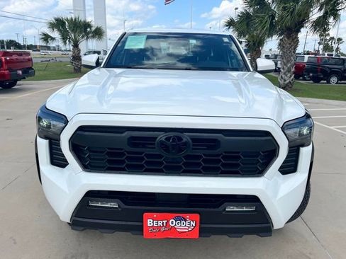 Used 2025 Toyota Tacoma TRD Off-Road AWD/4WD image 2