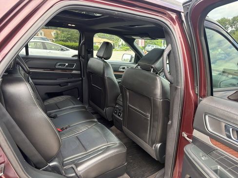 Used 2018 Ford Explorer Platinum AWD/4WD image 38
