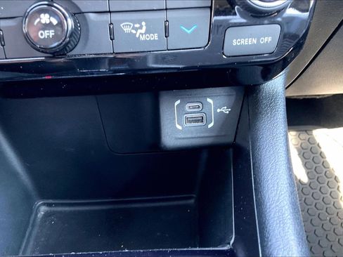 Used 2022 Jeep Compass Latitude w/ Sun and Sound Group FWD image 31