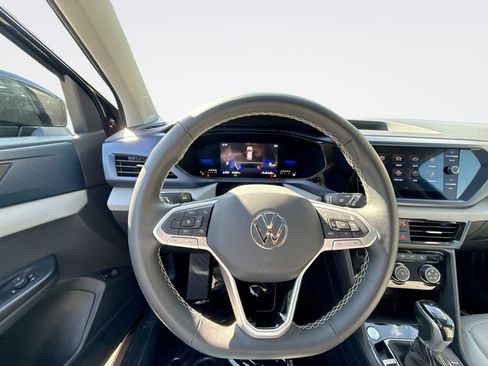 Used 2023 Volkswagen Taos SE w/ Panoramic Sunroof Package FWD image 11