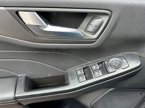 New 2025 Ford Escape SE image 8