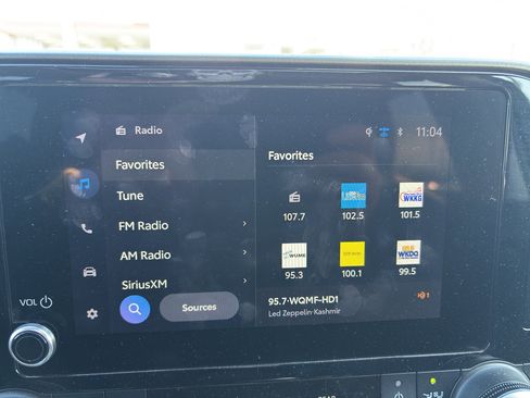 Used 2023 Toyota Highlander XLE image 7