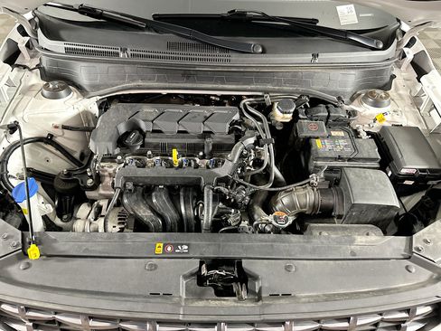 Used 2025 Hyundai Venue SEL image 33