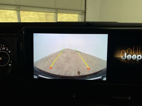 Used 2025 Jeep Wrangler Unlimited Rubicon image 26