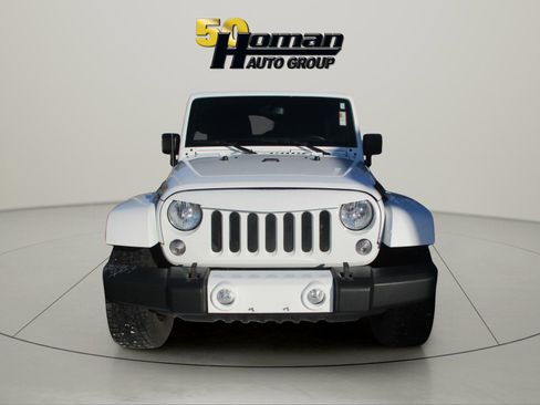 Used 2016 Jeep Wrangler Unlimited Sahara w/ Dual Top Group AWD/4WD image 8