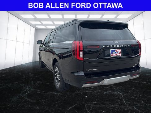 Used 2025 Ford Expedition Max Platinum AWD/4WD image 3