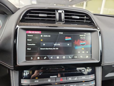 Used 2018 Jaguar F-PACE S AWD/4WD image 11