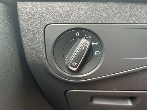 Certified 2022 Volkswagen Tiguan SE R-Line image 19