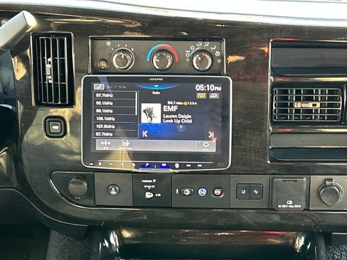 Used 2025 GMC Savana 2500 Extended w/ Driver Convenience Package image 19