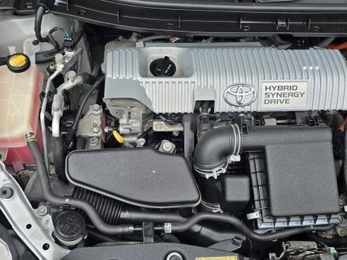 Used 2012 Toyota Prius V Five FWD image 34