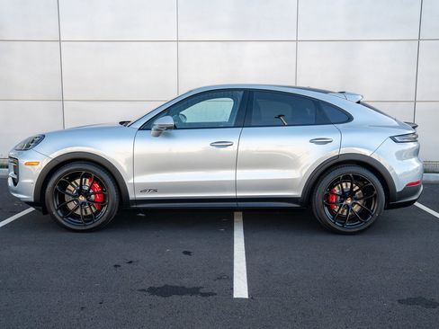 New 2026 Porsche Cayenne GTS image 2