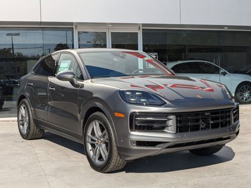 Certified 2025 Porsche Cayenne Coupe image 7