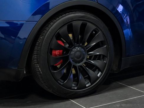 Used 2023 Tesla Model Y Performance image 33