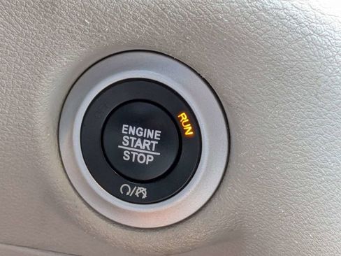 Used 2021 Chrysler Voyager Lxi FWD image 30