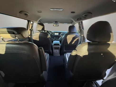 Used 2018 Kia Sedona SX FWD image 23