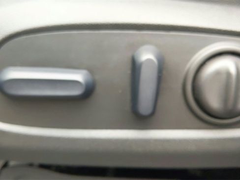 Used 2024 GMC Terrain SLT image 18