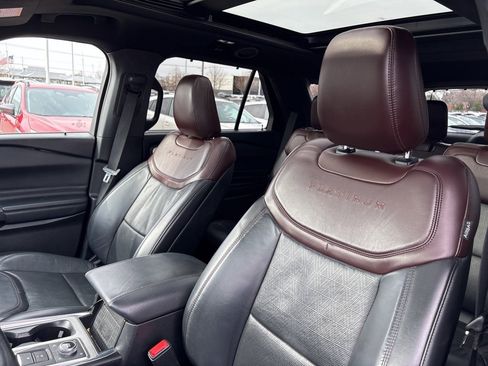 Used 2020 Ford Explorer Platinum w/ Premium Technology Package image 5
