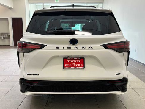 Used 2025 Toyota Sienna XSE w/ XSE Premium Package AWD/4WD image 5