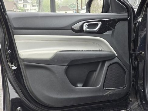 Used 2022 Jeep Compass Limited image 21