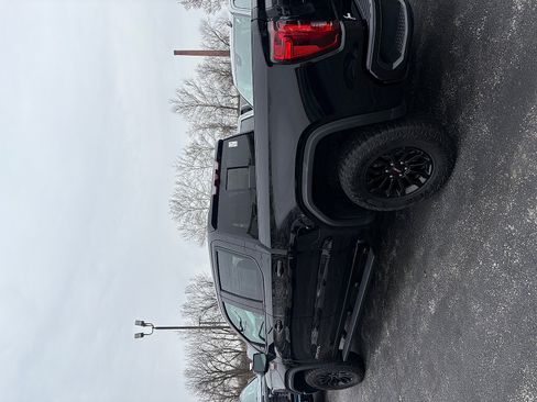 Used 2023 GMC Sierra 1500 AT4X image 4