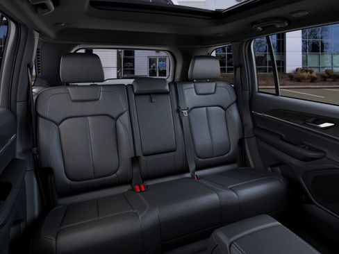 New 2025 Jeep Grand Cherokee Limited w/ Black Appearance Package AWD/4WD image 15