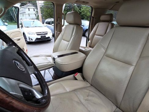 Used 2010 Cadillac Escalade ESV Luxury AWD/4WD image 29