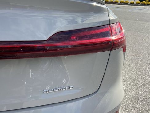 Used 2022 Audi e-tron Premium w/ Convenience Plus Package image 29
