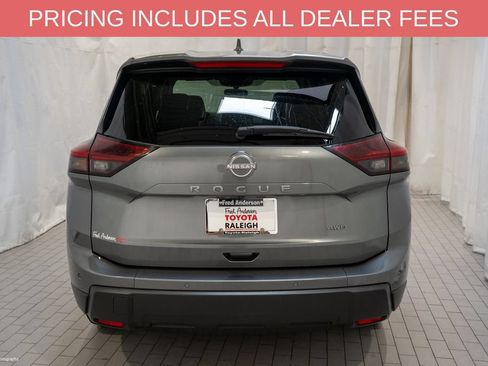 Used 2025 Nissan Rogue SV AWD/4WD image 4