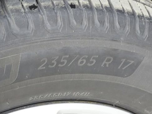 Used 2021 Chrysler Voyager L FWD image 40
