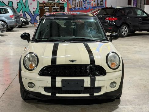 Used 2009 MINI Cooper Clubman Hardtop FWD image 2