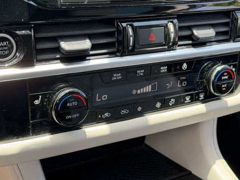 Certified 2022 Nissan Pathfinder SL w/ SL Black Package AWD/4WD image 21