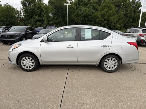 Used 2017 Nissan Versa SV FWD image 3