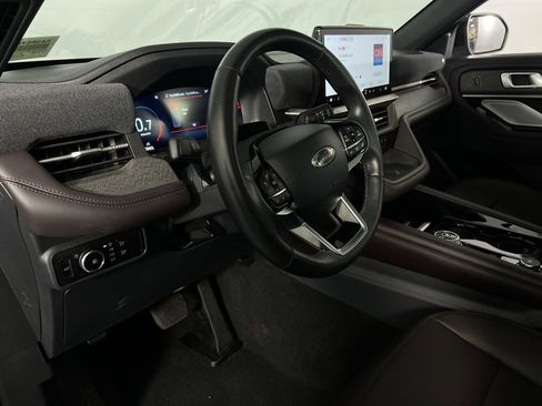 Used 2025 Ford Explorer Platinum w/ LUX Leather Package image 23