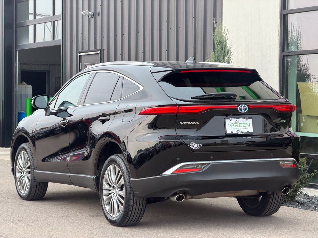 Used 2024 Toyota Venza XLE AWD/4WD image 4