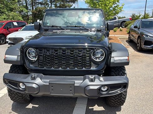 Used 2025 Jeep Wrangler Willys AWD/4WD image 3