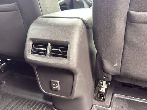 Used 2021 Chevrolet Equinox LT FWD image 28