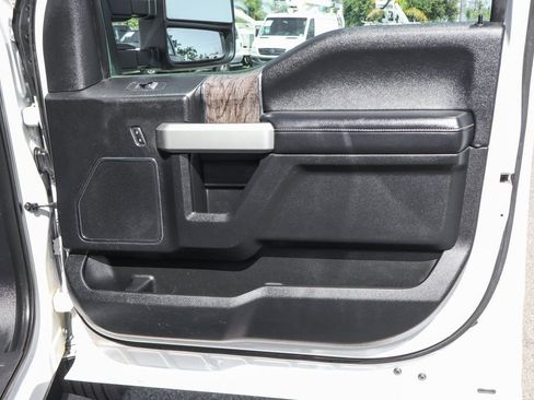 Used 2017 Ford F350 Lariat w/ Chrome Package image 41